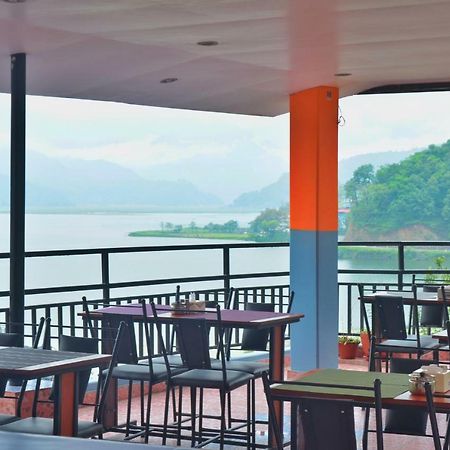 Hotel Direction Pokhara Esterno foto