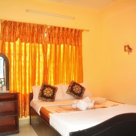 Hotel Direction Pokhara Esterno foto