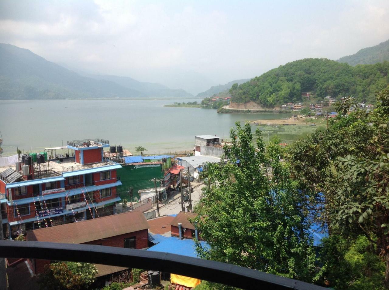 Hotel Direction Pokhara Esterno foto