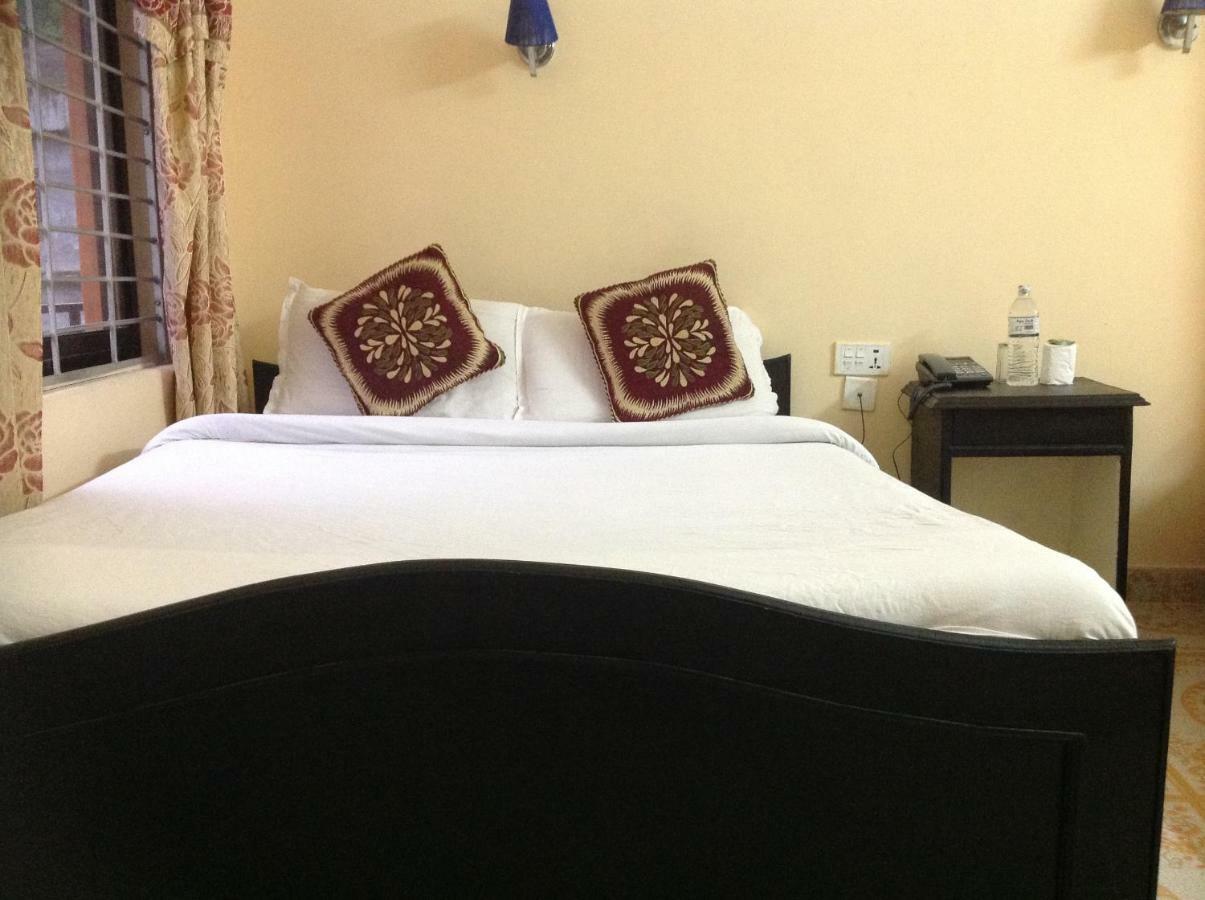 Hotel Direction Pokhara Esterno foto