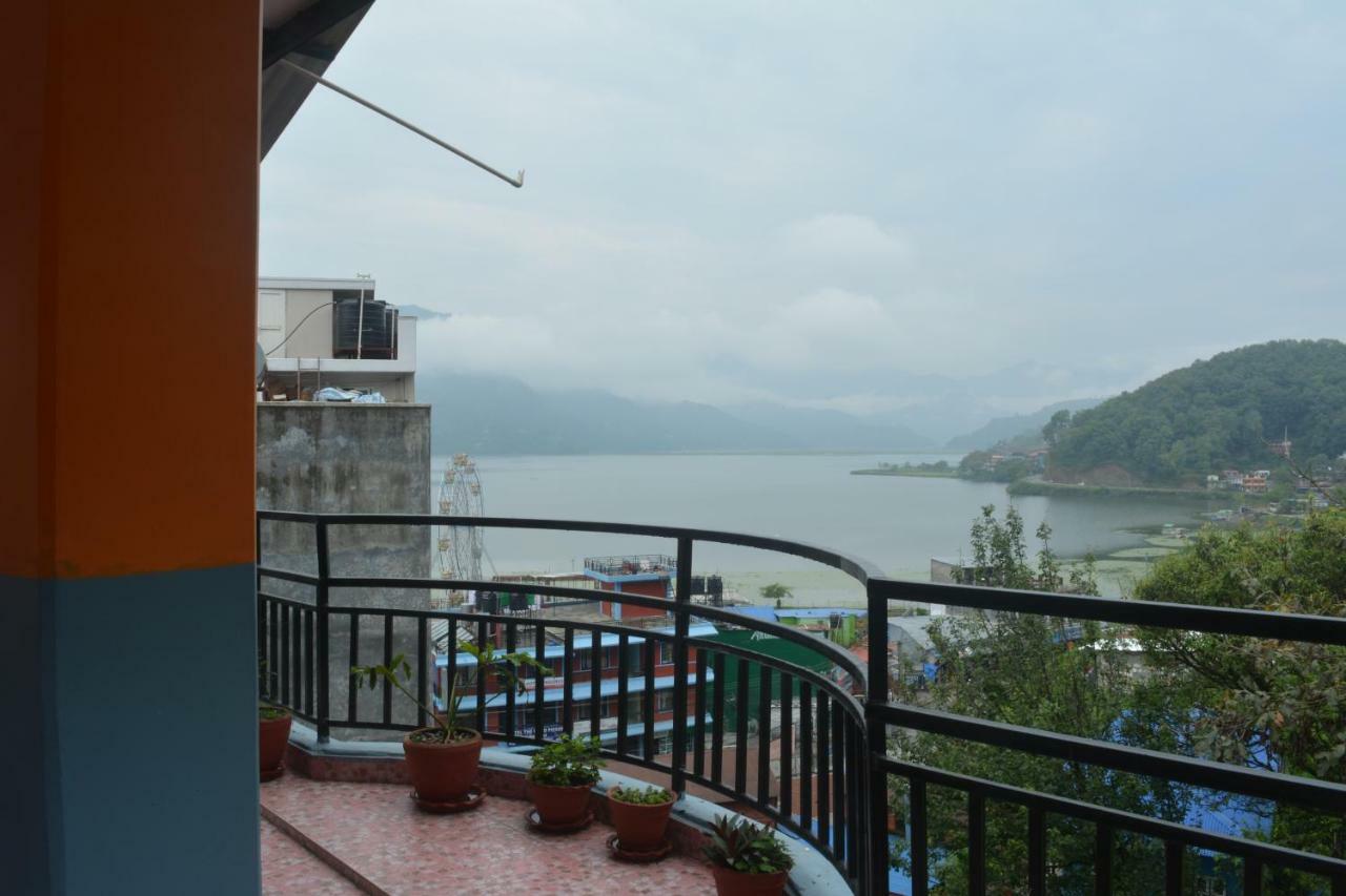 Hotel Direction Pokhara Esterno foto