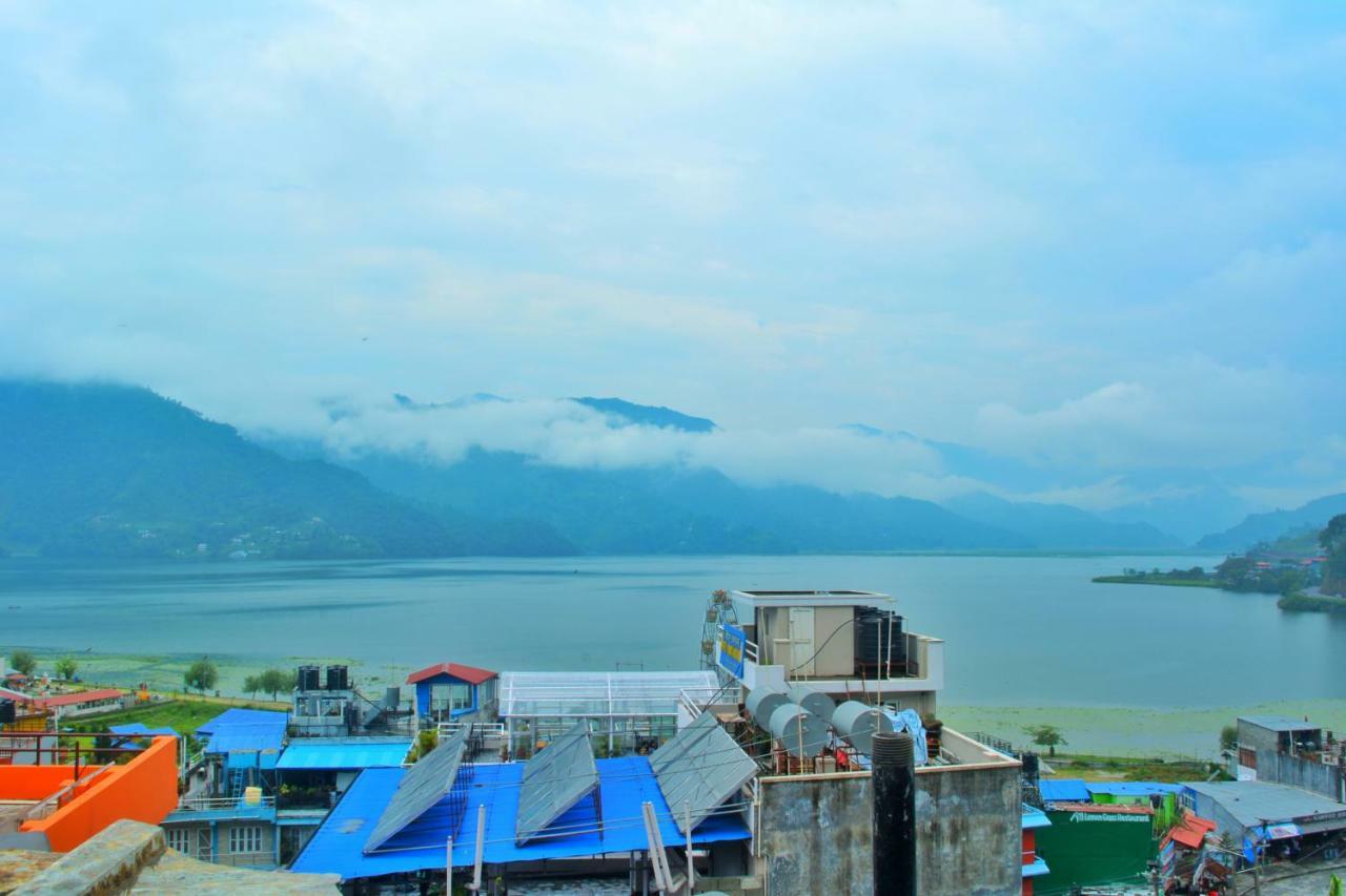 Hotel Direction Pokhara Esterno foto