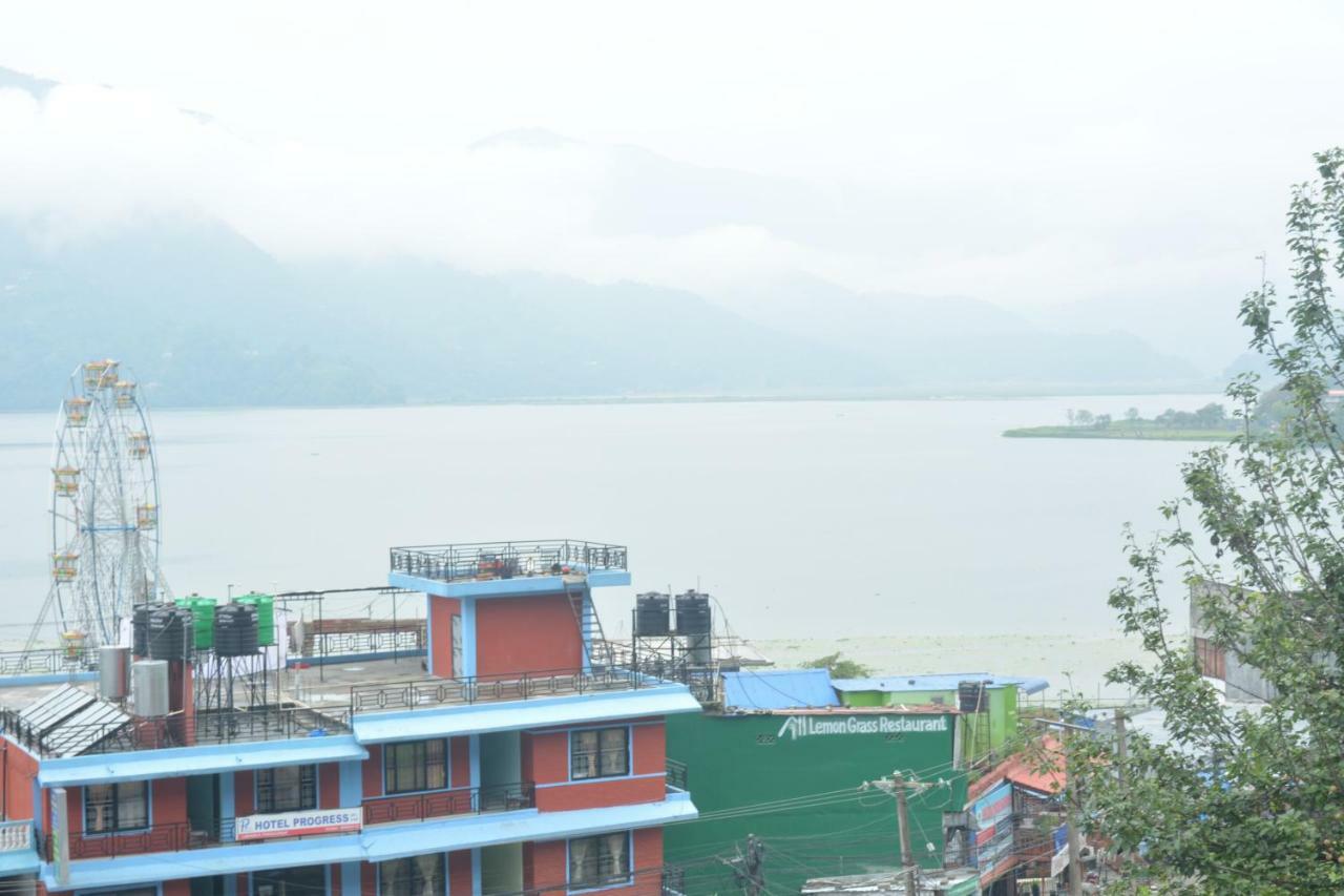 Hotel Direction Pokhara Esterno foto