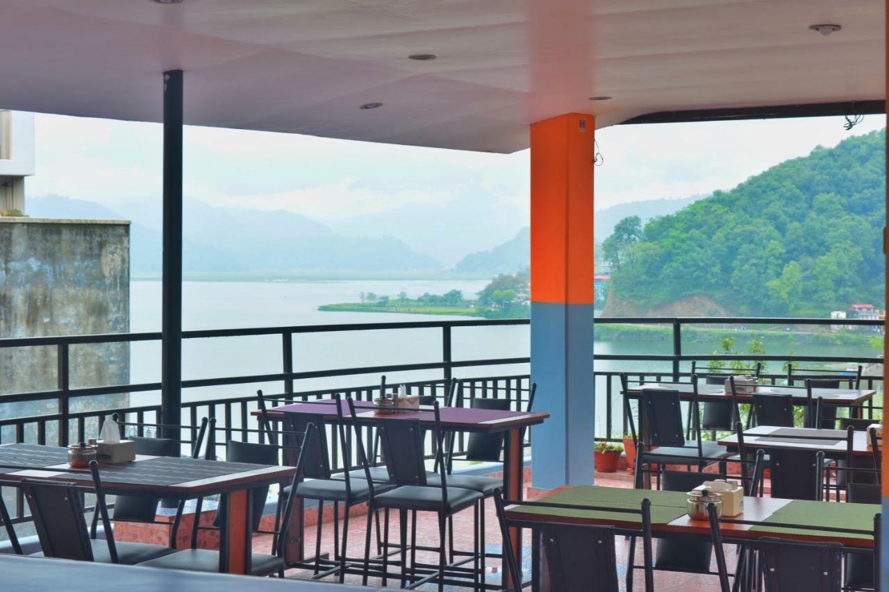 Hotel Direction Pokhara Esterno foto