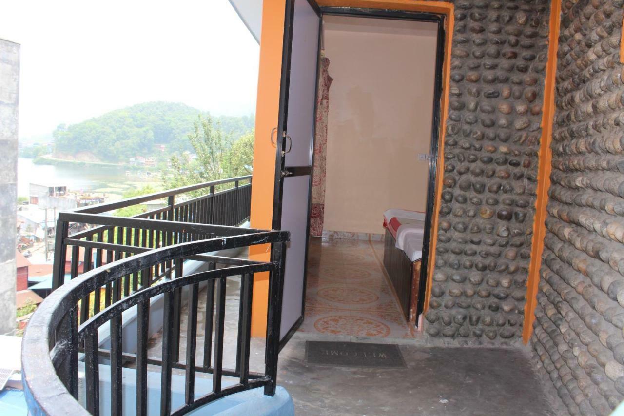 Hotel Direction Pokhara Esterno foto
