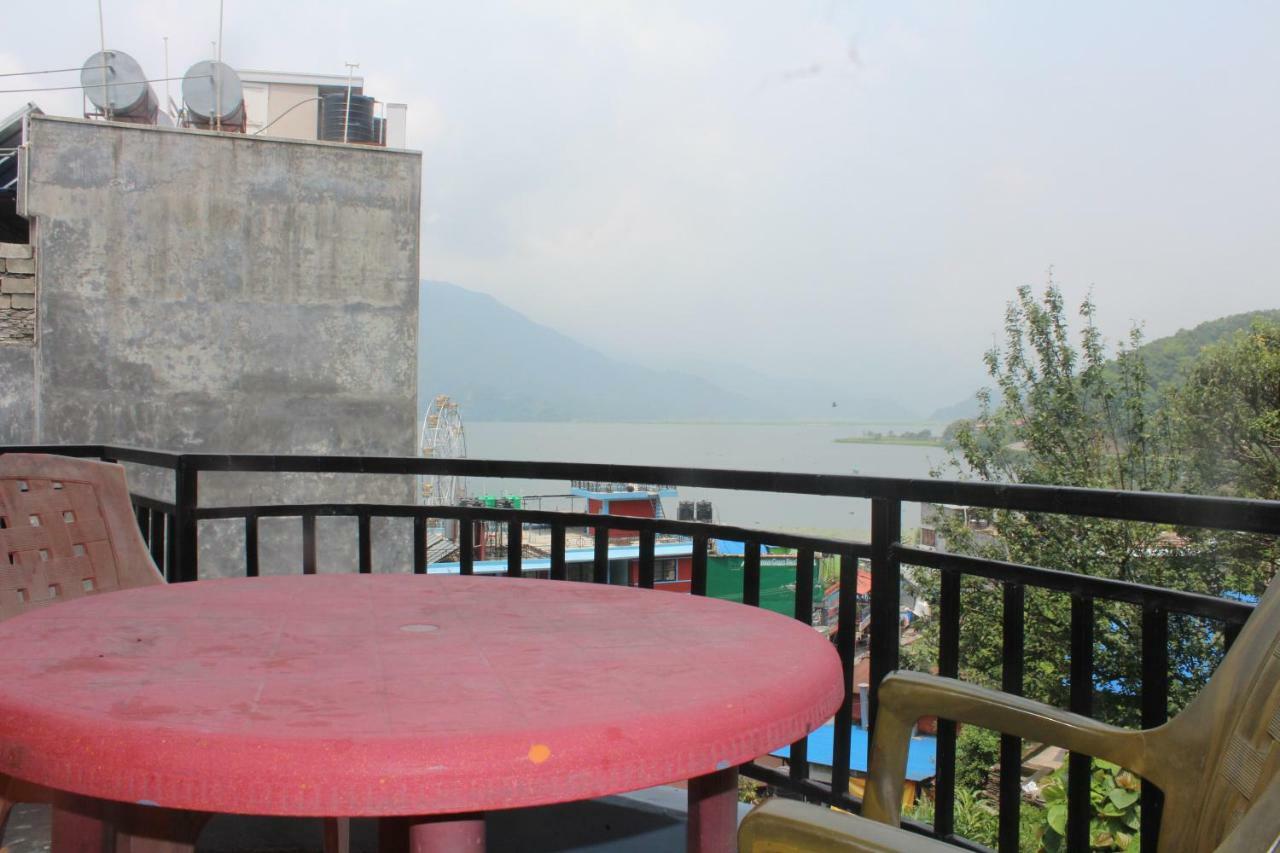 Hotel Direction Pokhara Esterno foto