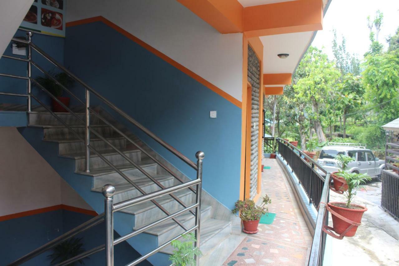 Hotel Direction Pokhara Esterno foto