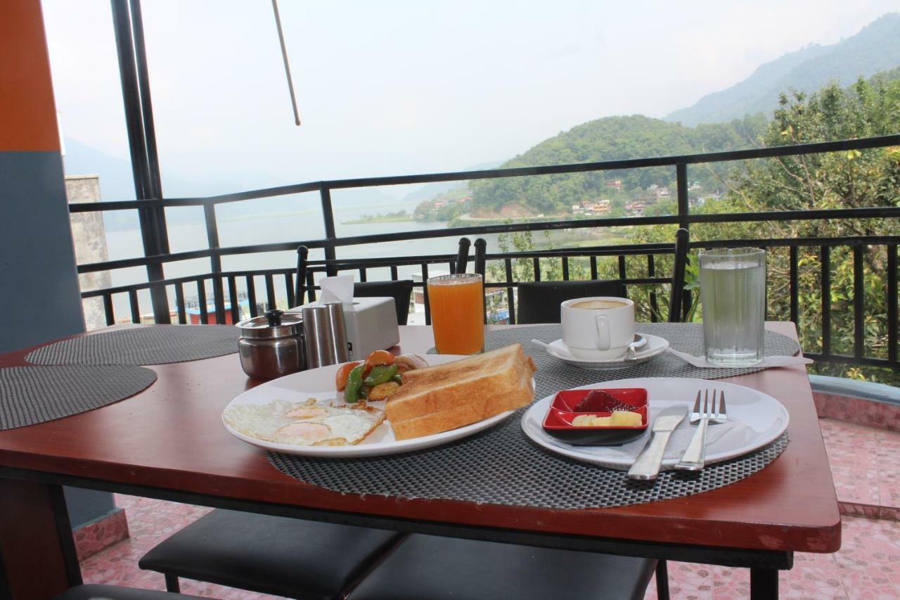 Hotel Direction Pokhara Esterno foto