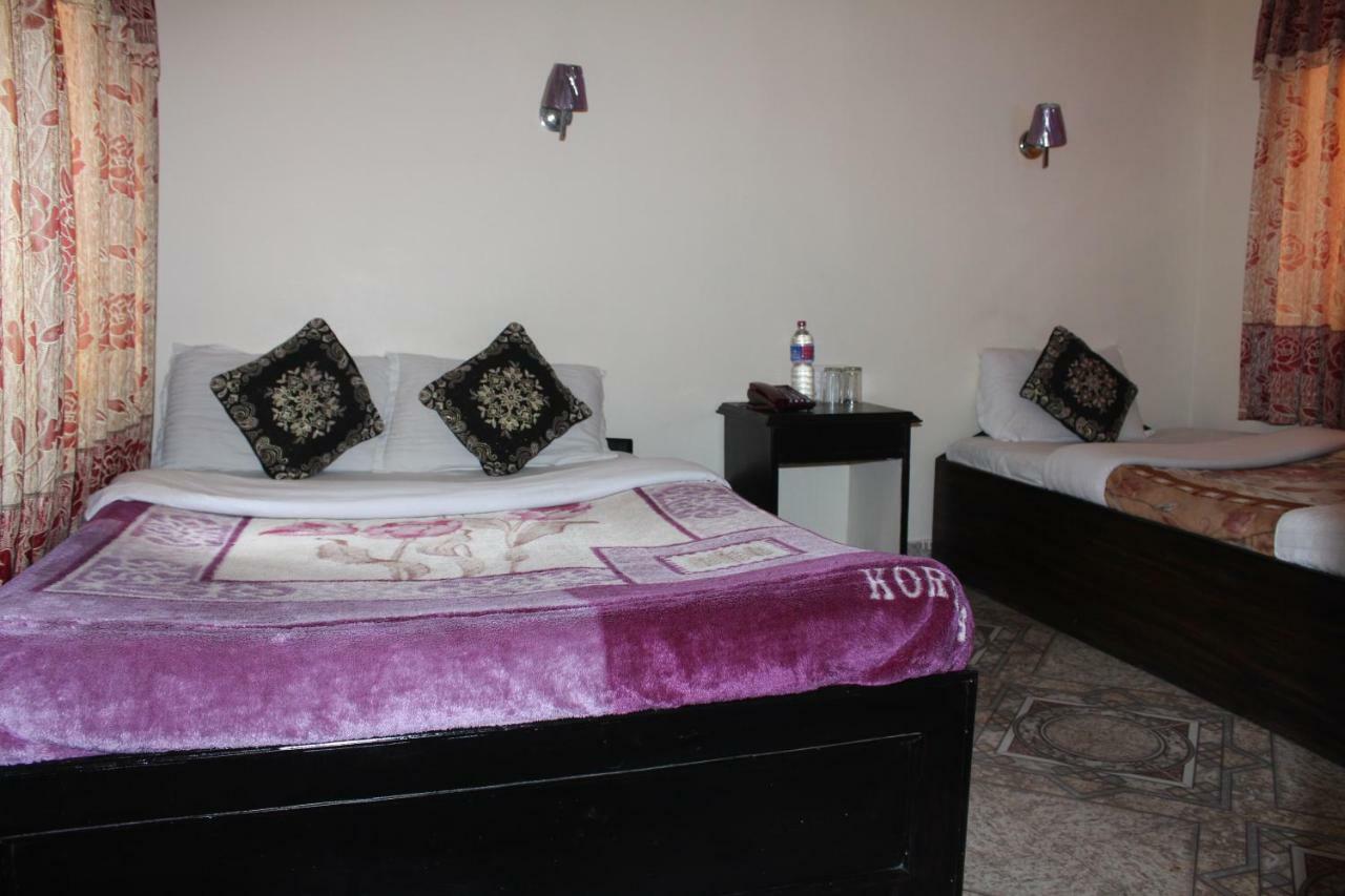Hotel Direction Pokhara Esterno foto