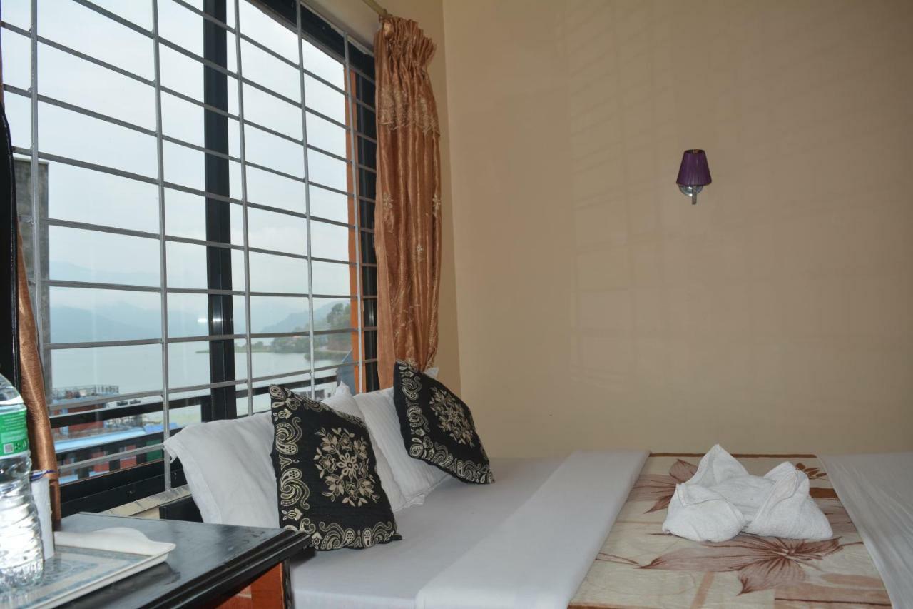 Hotel Direction Pokhara Esterno foto