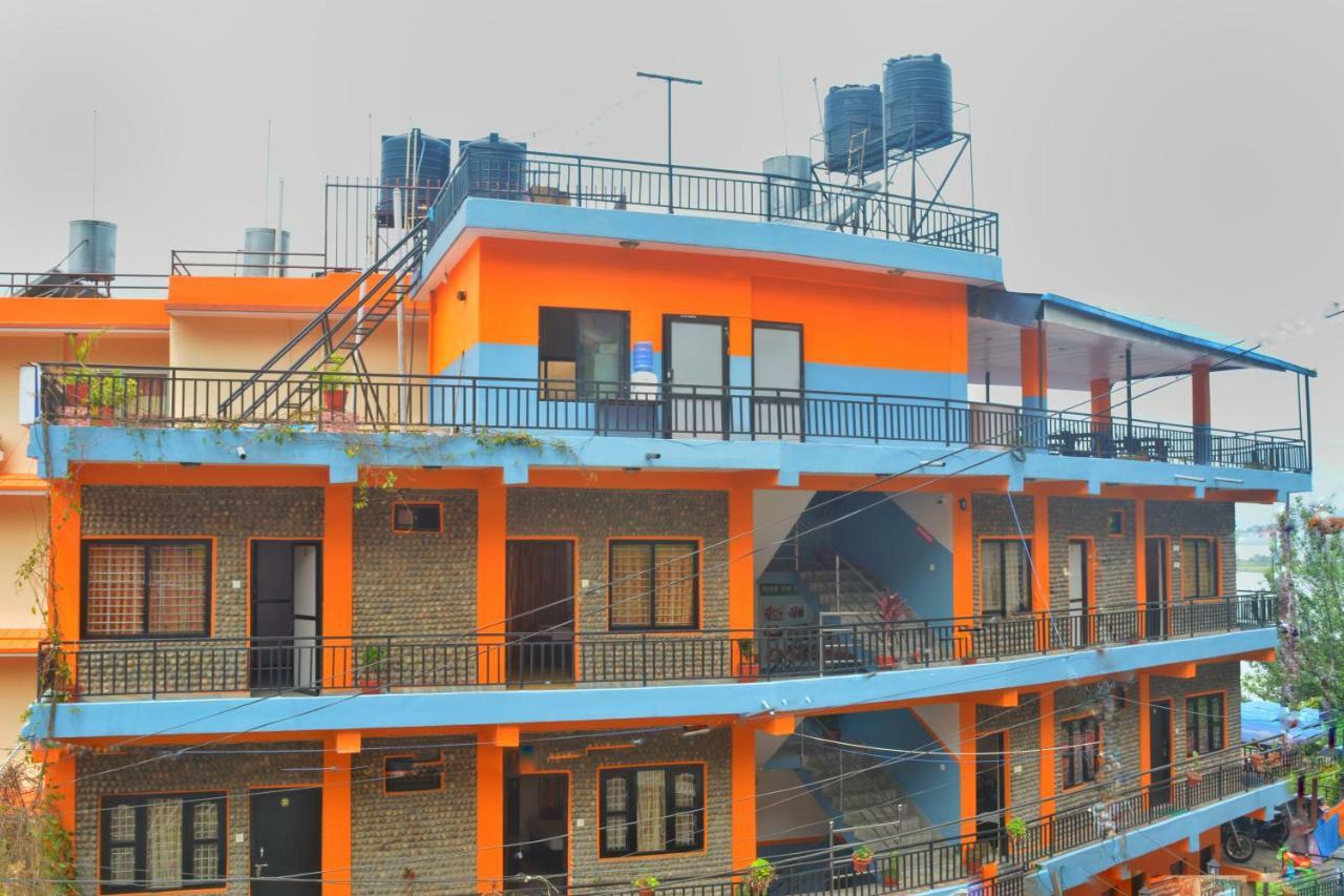 Hotel Direction Pokhara Esterno foto