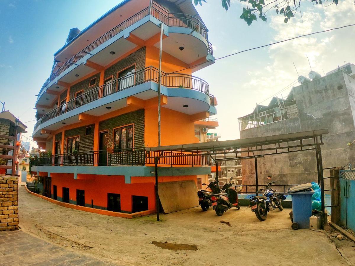 Hotel Direction Pokhara Esterno foto